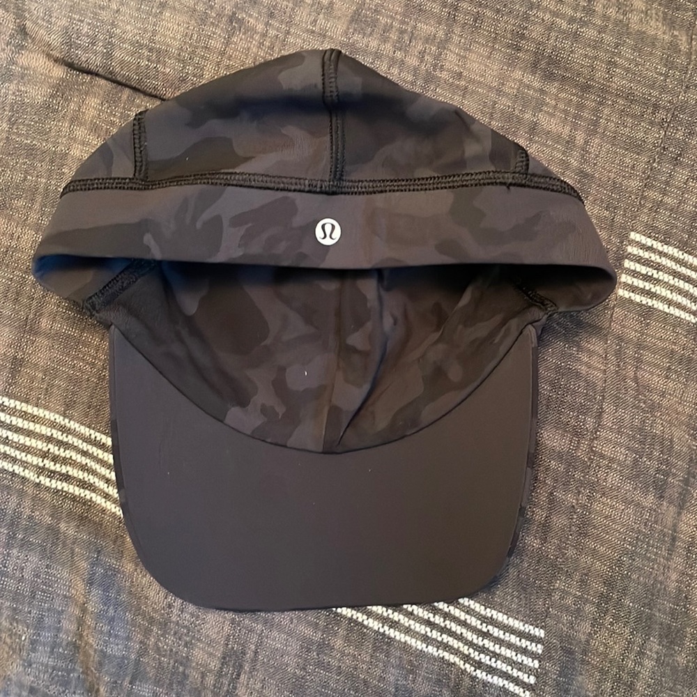 Lulu Lemon Athletica black camo print